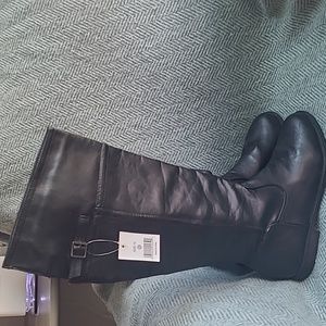 Size 10. Black boots